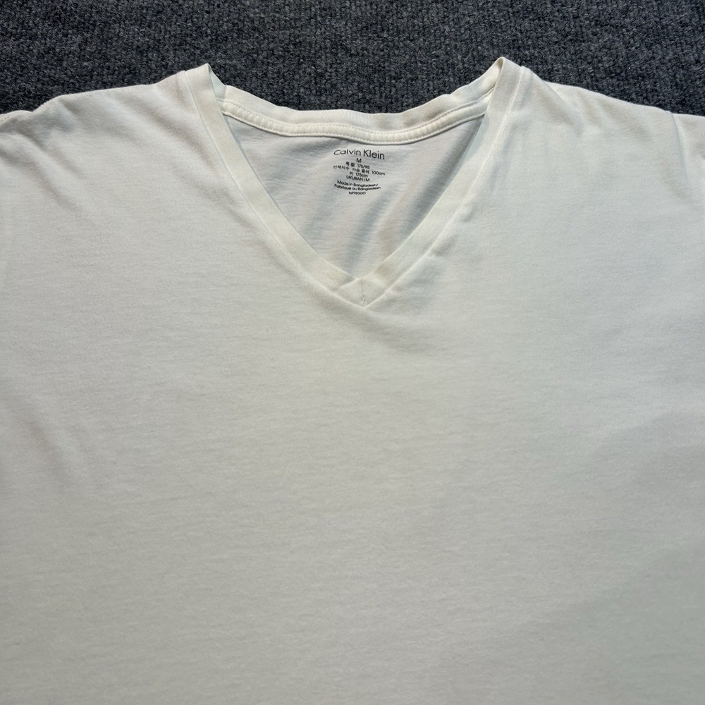 Calvin Klein Shirt Men's Medium Off White Logo Graphic Tee V-Neck Short Sleeve